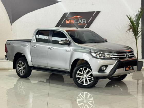 TOYOTA HILUX 2.8 SRX 4X4 CD 16V DIESEL 4P AUTOMÁTICO